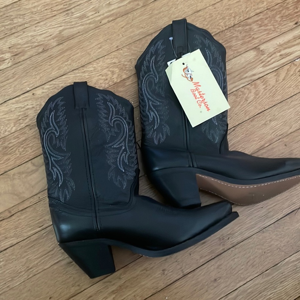 Black genuine leather cow girl boots! Size 8
